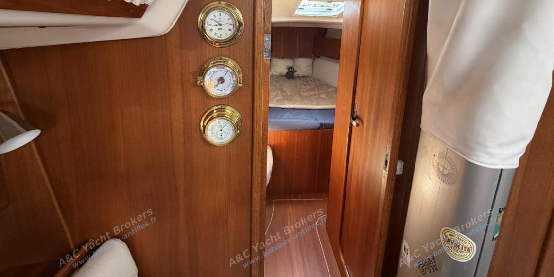 X-Yachts-X-40 : Forward cabin access seen from the saloon X-Yachts-X-40 : Forward cabin access seen from the saloon