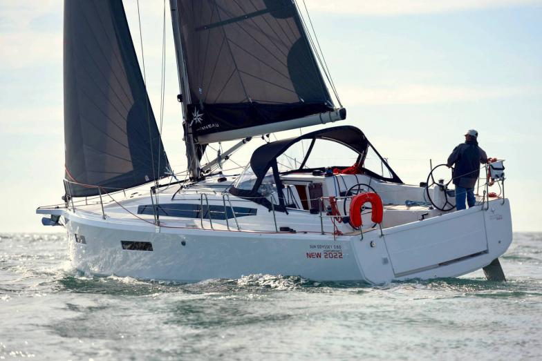Sun Odyssey 380 sailing