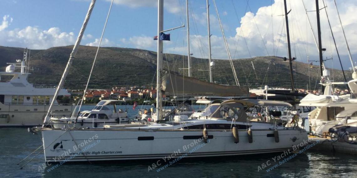 Jeanneau Yacht 57 : In the marina