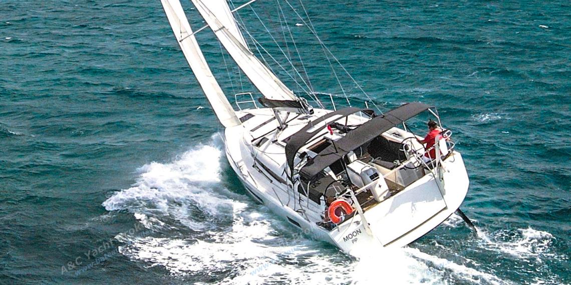 Jeanneau Sun Odyssey 440 Moon sailing Jeanneau Sun Odyssey 440 Moon sailing